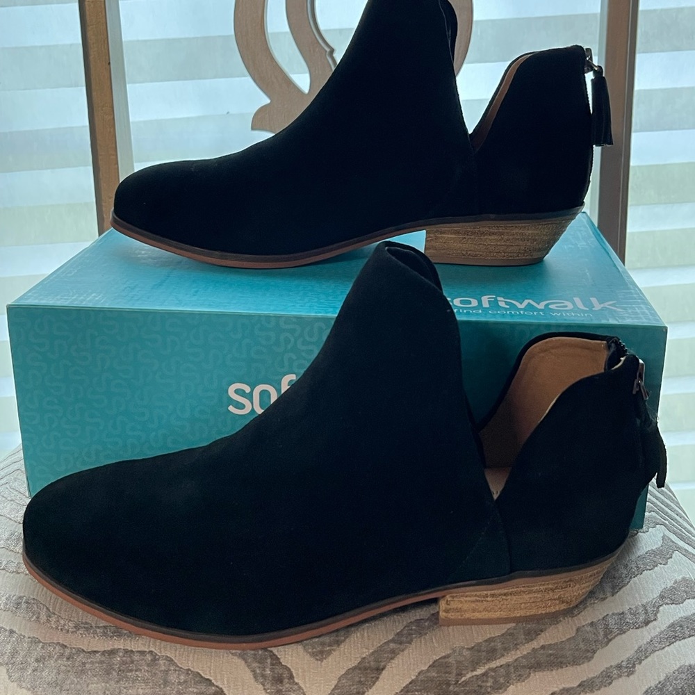 Softwalk Rylee Black Suede NIB